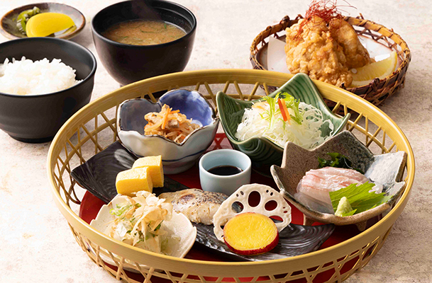 花籠と唐揚げ御膳